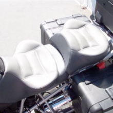BMW R1200GS: Day-Long Dual Dual Medium Gray Leather Insert Black Vinyl Side | Rectangles