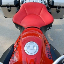BMW R1200GS: Day-Long Solo All Vinyl Red Insert Black Sides | Halfmoon Pattern