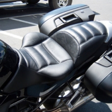 BMW R1200R: Solo Leather Saddle | Rectangles