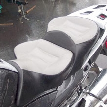 BMW R1200RT: Day-Long Dual Medium Gray Leather Insert with Vinyl Sides