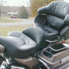 Harley-Davidson Ultra Classic: Dual Leather Insert Vinyl Side Half Moon Pattern