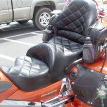 GL 1800 Trike: Dual All Vinyl with Large Diamond Pattern