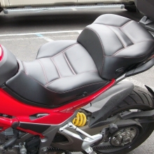 Dual with Carbon Fiber vinyl inserts, Black vinyl sides, Rectangle pattern with red stitching